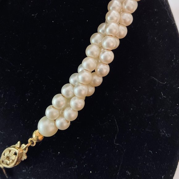 VINTAGE Napier Women's Triple Strand Twisted Faux Pearl Necklace EUC - Picture 2 of 5